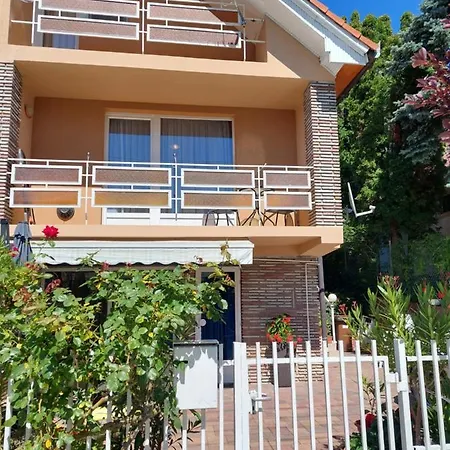 Apartament Gyoengyi Balatonszarszo