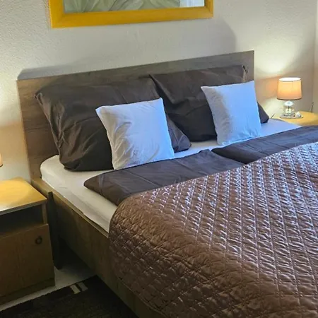 Gyoengyi Apartment *