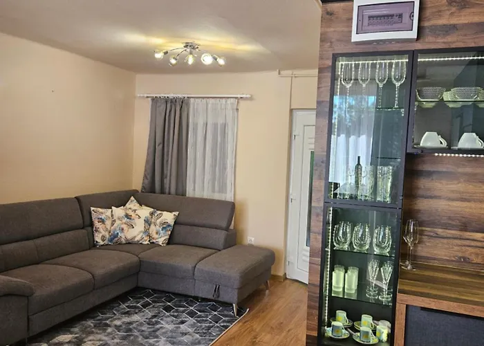 Gyoengyi Balatonszarszo